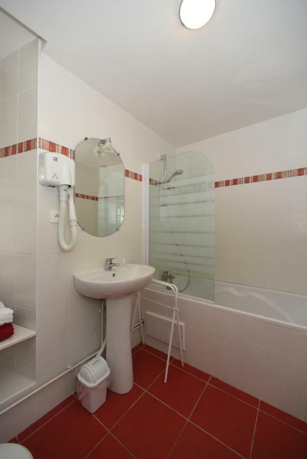 La Correrie Hotel Les Grandes-Armoises Bagian luar foto
